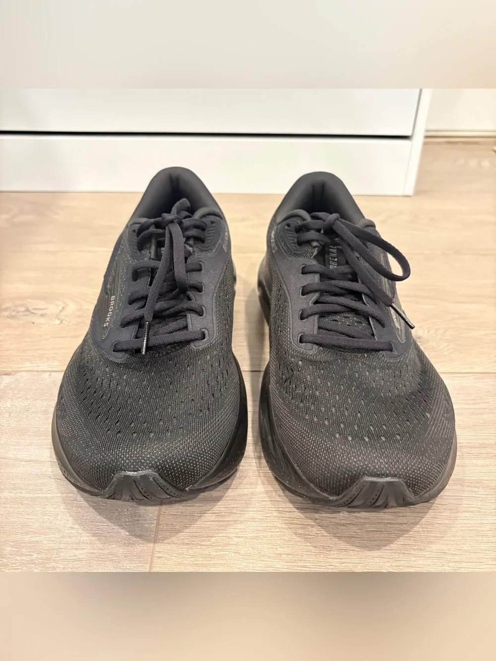 Brooks Adrenaline GTS 24 Womens Size 10 2E Black Athletic Running Shoes Sneakers